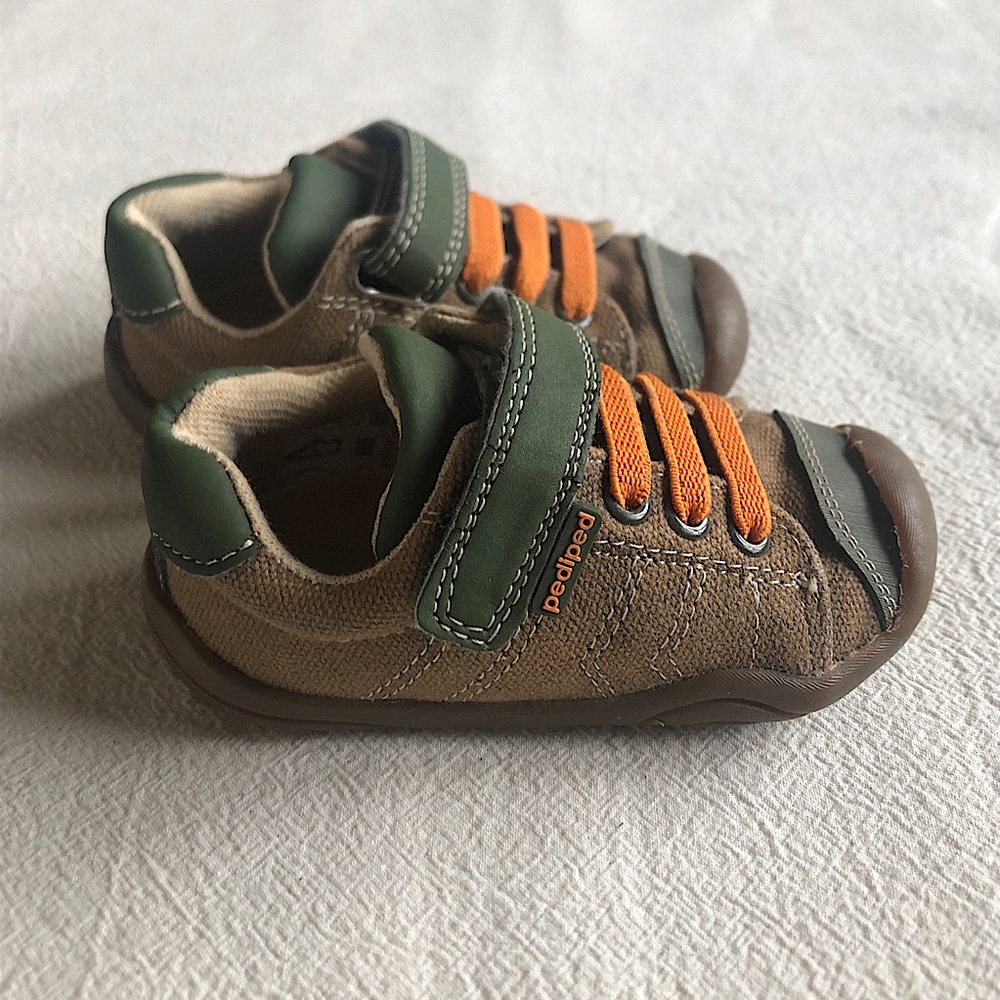 3/$25 pediped US4 Sneakers